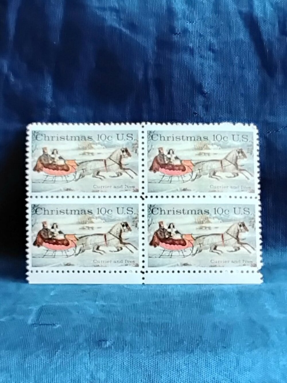 Uncirculated Block of USA 1974 Christmas Currier and Ives 10 Cent Stamps!!